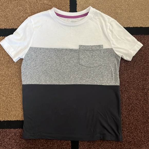 Bundle of 3 - Old Navy Boy’s T-Shirts - Size 8 - Picture 6 of 14